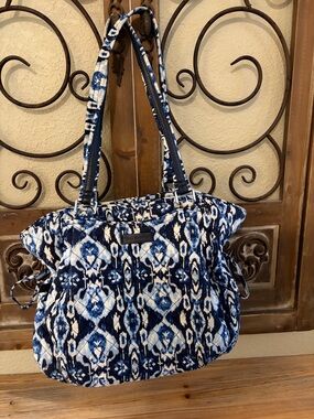 Vera Bradley “Glenna Satchel” Ikat Island Print